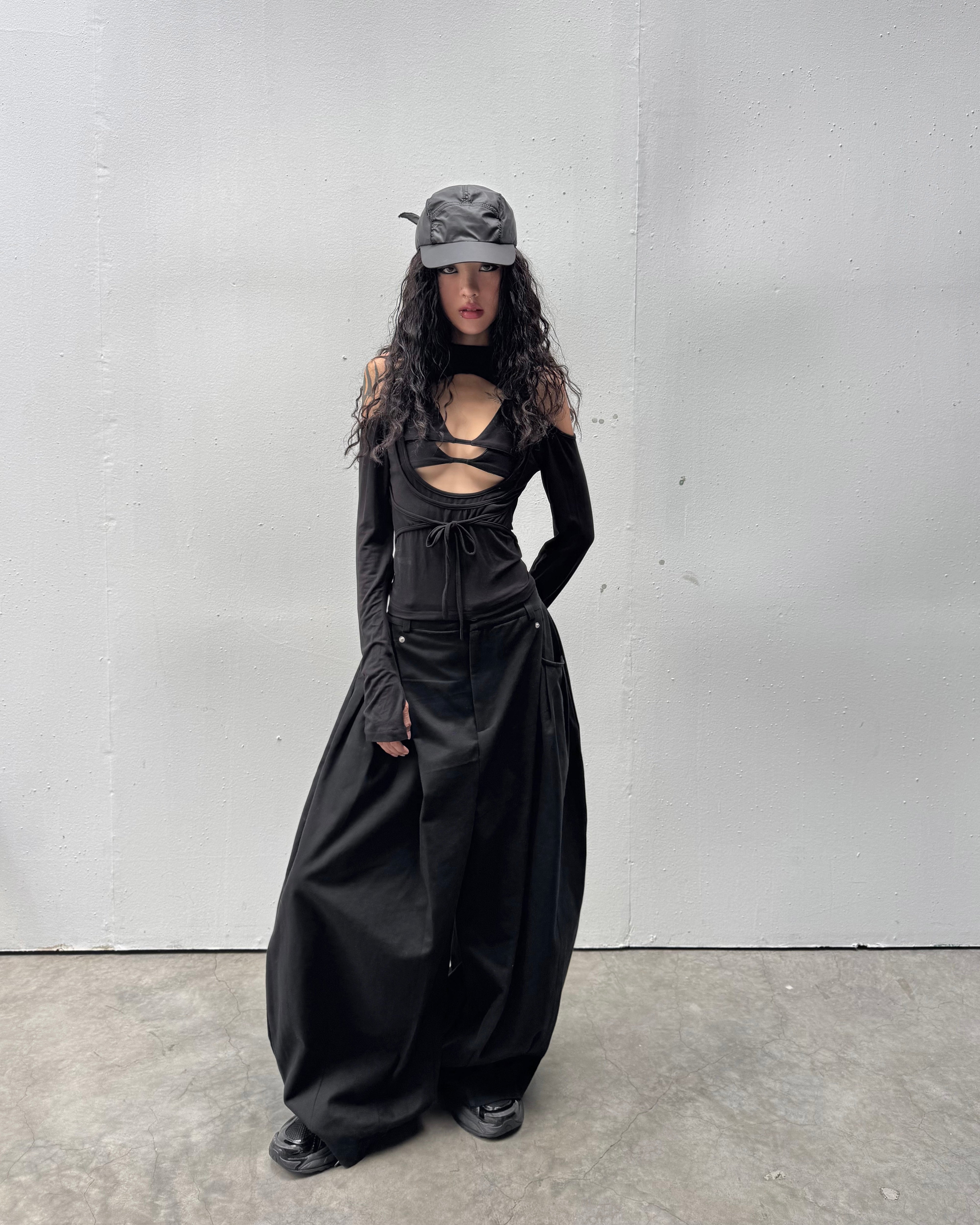 Sagittarius.A+ MULTI RIVET WIDE PANTS | diem attire